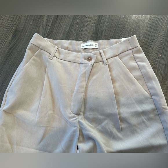 Abercrombie & Fitch Straight Leg Pant - Picture 3 of 9